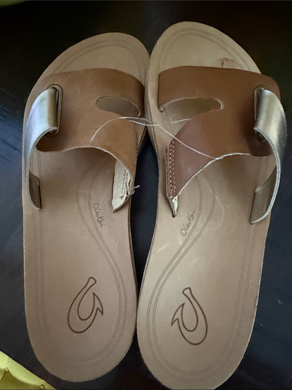 OluKai Women's Tan and Metallic Brown Nonohe Olu sz 6 Slide Sandals